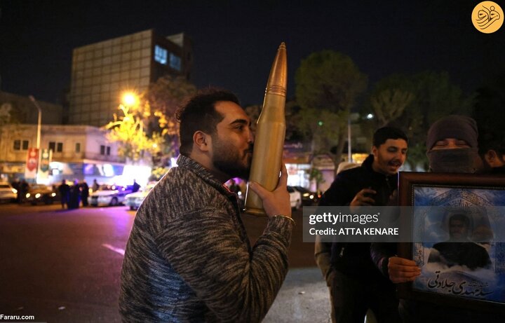 بوسه متفاوت این جوان ایرانی دنیا را تکان داد! + عکس