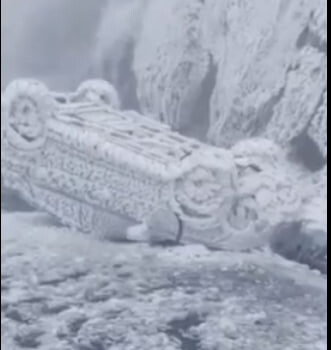 فیلم آخرالزمانی و باورنکردنی از طوفان یخ در چین / همه چیز یخ زد + فیلم