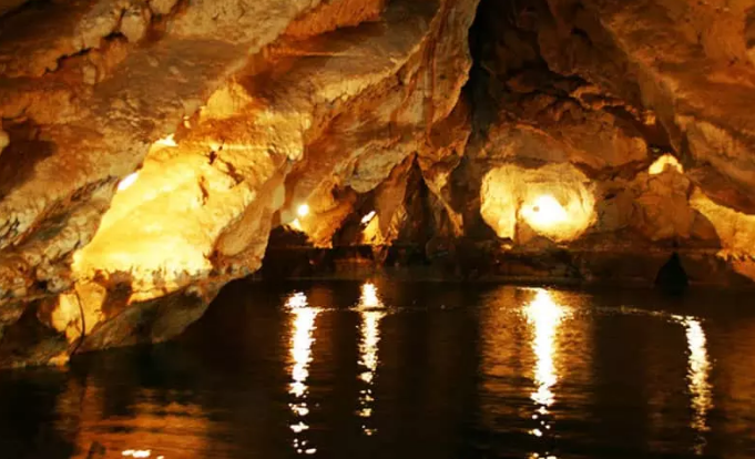 بهترین جاذبه‌های طبیعی ارومیه کجاست؟ سفری به سرزمین آبشارها، دریاچه‌ها و غارها