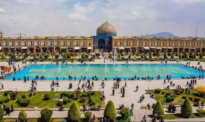 زیباترین میدان اصفهان / شاهکاری از معماری و تاریخ در اصفهان