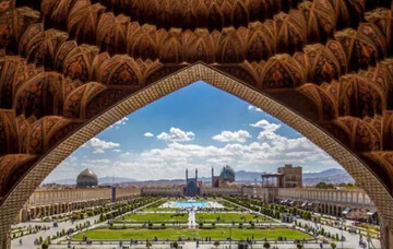 زیباترین میدان اصفهان / شاهکاری از معماری و تاریخ در اصفهان