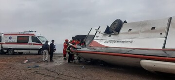 تصادف اتوبوس مسافربری در مهریز یزد  / ۱۵ نفر زخمی شدند