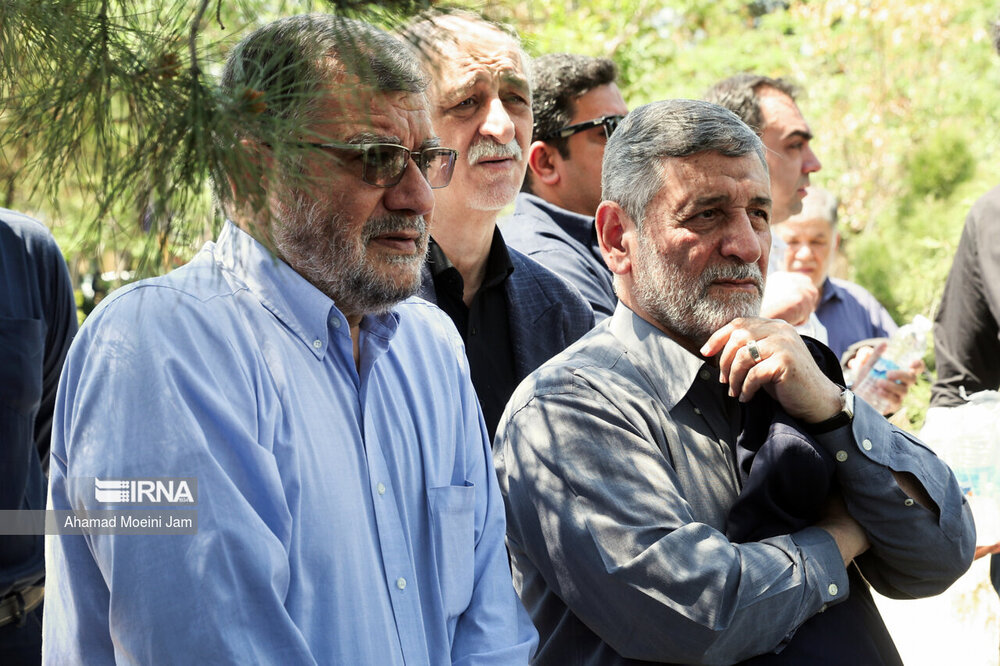 غیبت احمدینژاد در مراسم تشییع پیکر معاونش