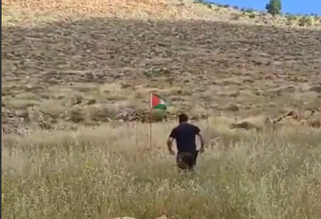لحظه انفجار وحشتناک بمب کارگذاشته شده هنگام کندن پرچم فلسطین + فیلم