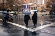 بارش‌ شدید باران در تهران + شهروندان لباس های زمستانی خود را جمع نکنند! + فیلم