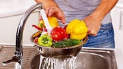 مناسب‌ترین روش برای شستن میوه و سبزی چیست؟