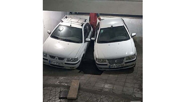 پارکینگ منزل مسکونی در قزوین دو خودرو را به کام خود کشید + عکس
