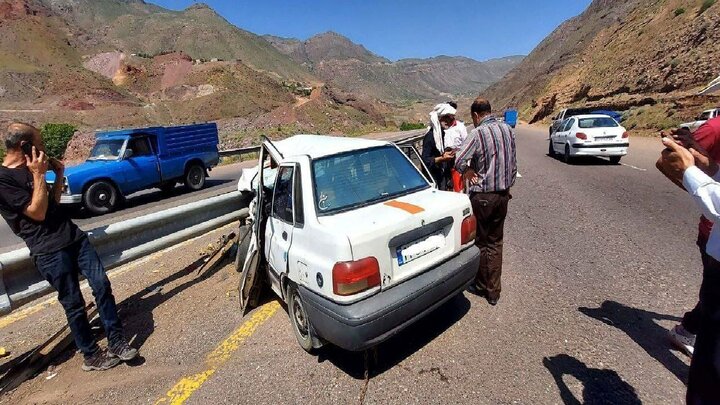 تصادف وحشتناک خودرو با گاردریل در آزاد راه قزوین - رشت + دو نفر مصدوم شدند