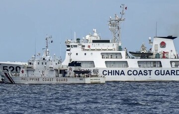 حمله چین به کشتی فیلیپینی با آبپاش + فیلم