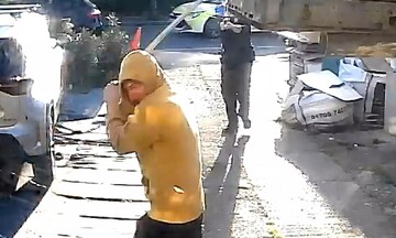 لحظه دستگیری مرد شمشیر به دست در خیابان + ۵ کشته و زخمی / فیلم
