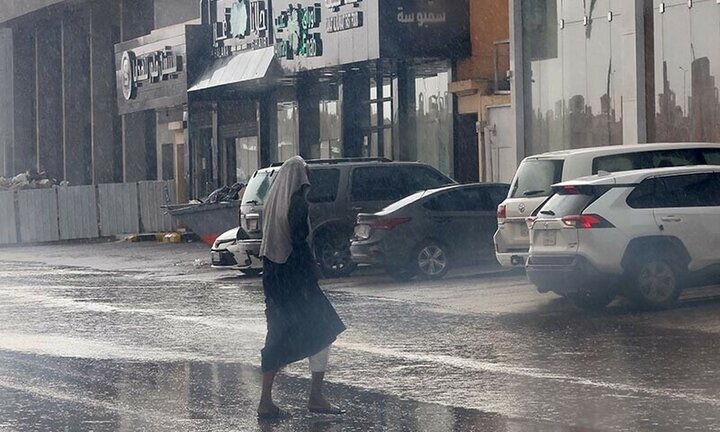 به زیر آب رفتن خیابان‌های ریاض + عربستان را آب برد! + فیلم