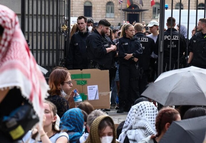 حامیان فلسطین دانشگاه برلین را فتح کردند