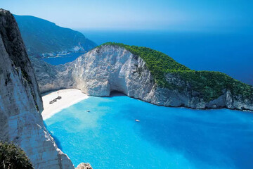 خاص‌ترین جزیره‌های یونان که باید دید / گشتی در میان سنگ‌های رنگی دریای اژه
