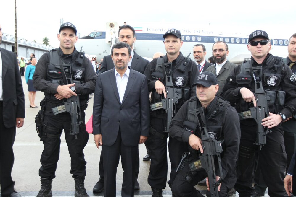 دو عکس متفاوت از احمدی‌نژاد که وایرال شد