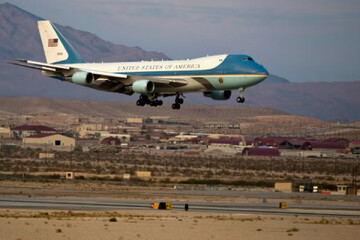 اسکورت هواپیمای شامل رئیس‌جمهور آمریکا از چه هواپیماهایی تشکیل شده است؟