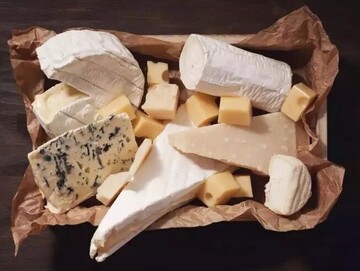 عوارض خطرناک خوردن پنیر زیاد