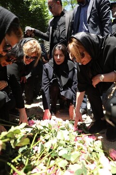 حضور هنرمندان مشهور در مراسم خاکسپاری مادر لیلا حاتمی + عکس