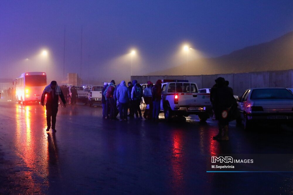 وضعیت جوی بد و سرمای شدید در عملیات جستجوی بالگرد رئیس جمهور + تصاویر