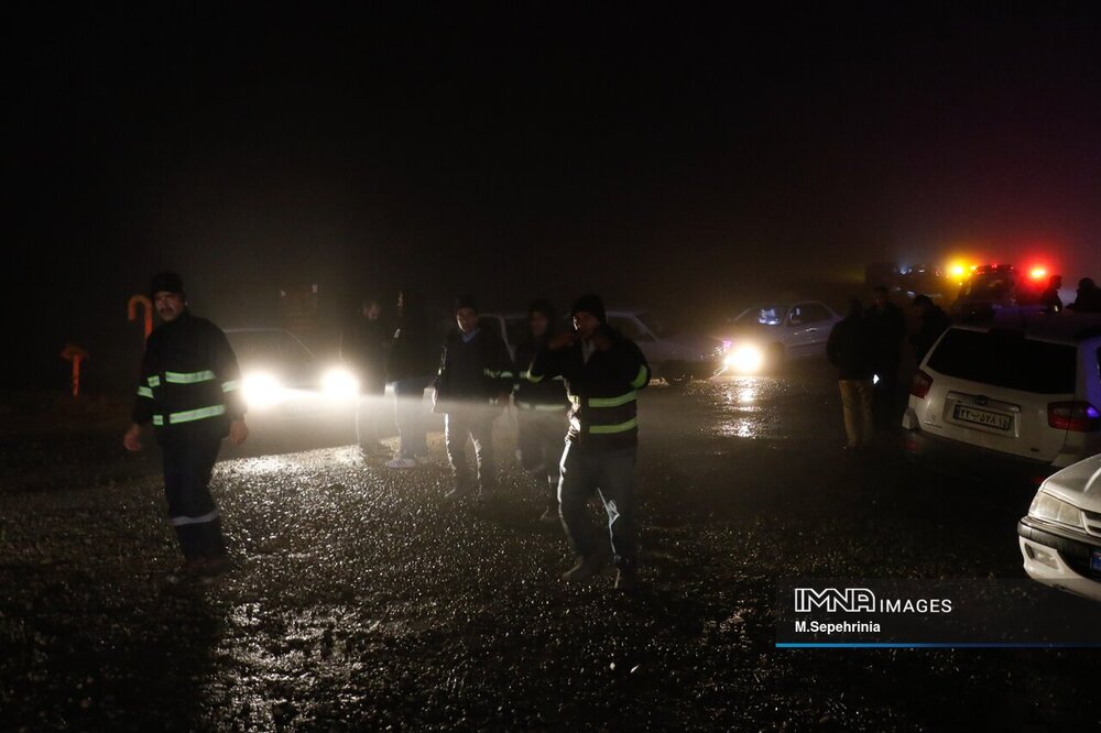 وضعیت جوی بد و سرمای شدید در عملیات جستجوی بالگرد رئیس جمهور + تصاویر