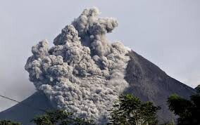 فوران آتشفشان در اندونزی / پروازها لغو شد