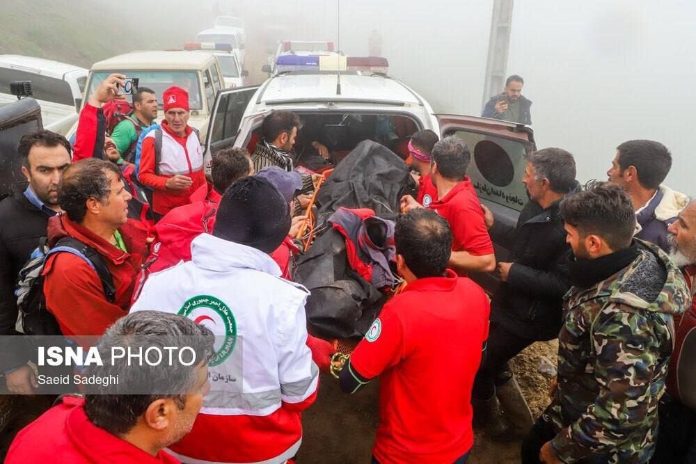 تصاویری از مراحل پایانی انتقال پیکر شهدای حادثه سقوط بالگرد رئیس‌جمهور