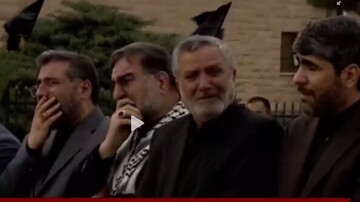 اشک های تلخ وزرای دولت هنگام ورود پیکر شهید رئیسی به تهران / فیلم