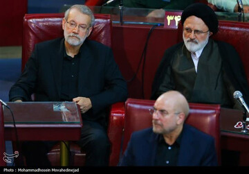 علی لاریجانی در کنار عضو ارشد دفتر رهبر انقلاب + عکس