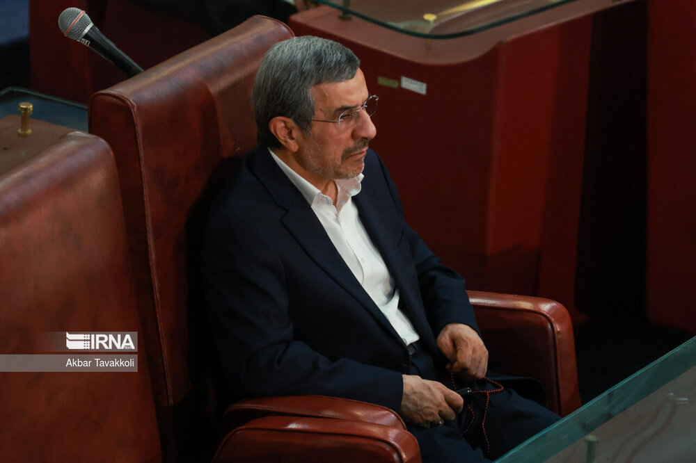 لباس جنجالی محمود احمدی نژادر افتتاحیه مجلس خبرگان  + عکس
