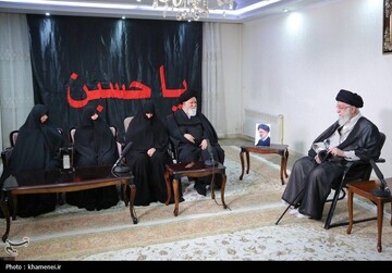حضور رهبر انقلاب در خانه رئیس جمهور شهید آیت الله رئیسی + تصاویر