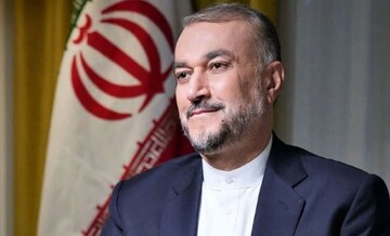 ویدئو غم انگیز از خداحافظی خانواده امیرعبداللهیان وزیر امورخارجه فقید ایران با او در حرم مطهر رضوی