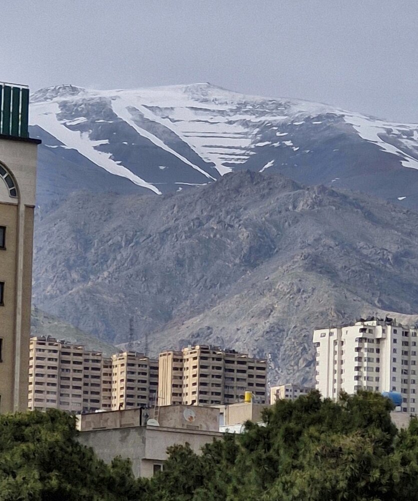عکس جالب و دیدنی از بارش برف در تهران!