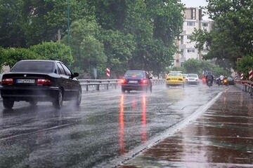 بارش شدید بهاری در تهران مردم را غافلگیر کرد / فیلم
