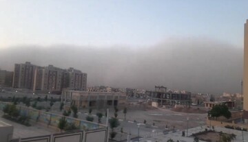 تصاویرآخرالزمانی از لحظه ورود طوفان شن به شهر یزد + فیلم
