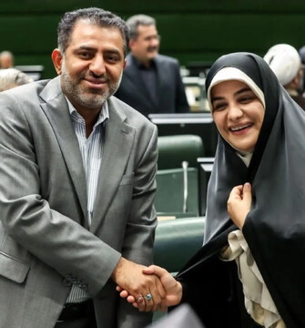 دست دادن دو نماینده زن و مرد در مجلس شورای اسلامی ایران + ماجرای چیست؟