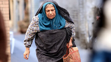 تیپ سوسولی بازیگر زن مشهور ایرانی در ۷۰ سالگی + عکس