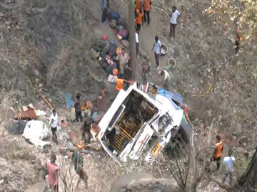 21 کشته‌ بر اثر سقوط اتوبوس به دره