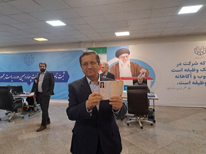 عکس شناسنامه عبدالناصر همتی جلبتوجه کرد