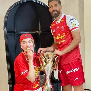 عکس های فرشاد فرجی و همسرش با جام قهرمانی پرسپولیس