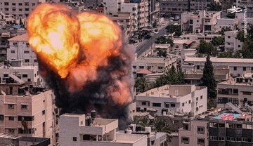 تصاویری از بمباران بازار شلوغ النصیرات در غزه /فیلم