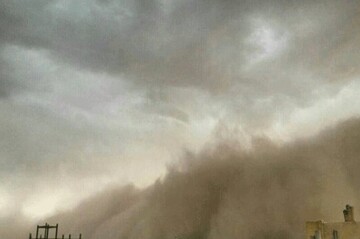 تصاویری از گرد و خاک شدید در تهران / فیلم