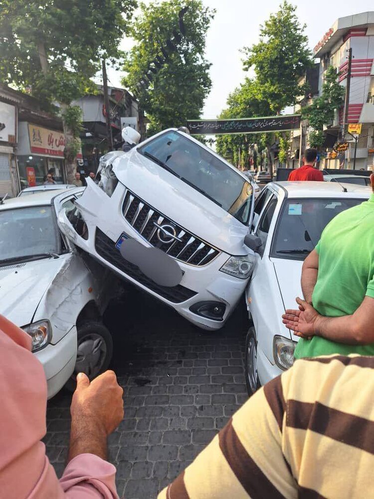 حادثه عجیب رانندگی در پیاده راه شهر رودسر!