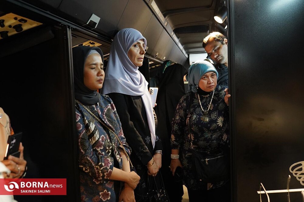 حجاب باورنکردنی همسران دیپلمات‌های خارجی در تهران هنگام بازدید از پارک فناوری پردیس + عکس
