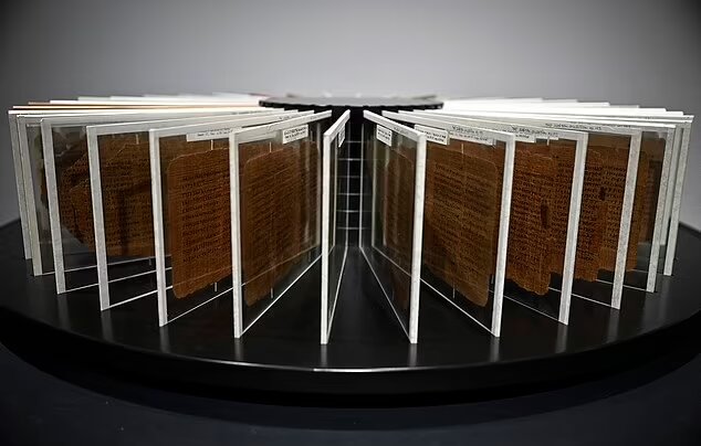 «قدیمی‌ترین کتاب جهان» با قیمت ۳ میلیون پوند به حراج گذاشته شد