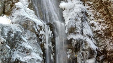 از زیبایی های آبشار رندان در نزدیکی تهران لذت ببرید