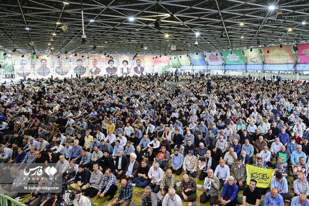 اقدام عجیب کاندیدای ریاست جمهوری و هوادارانشان در نماز جمعه تهران + تصاویر