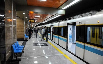 استایل عجیب مسافر خاص در متروی تهران