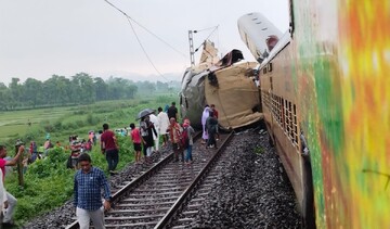 ۳۵ کشته و زخمی درپی تصادف مرگبار دو قطار / فیلم