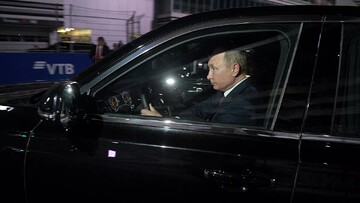 رانندگی پوتین با خودروی لوکس در کره شمالی / فیلم