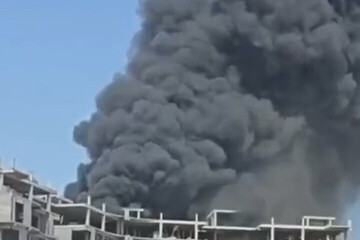 تصاویری از آتش‌سوزی شدید در برج مونا در کیش / فیلم