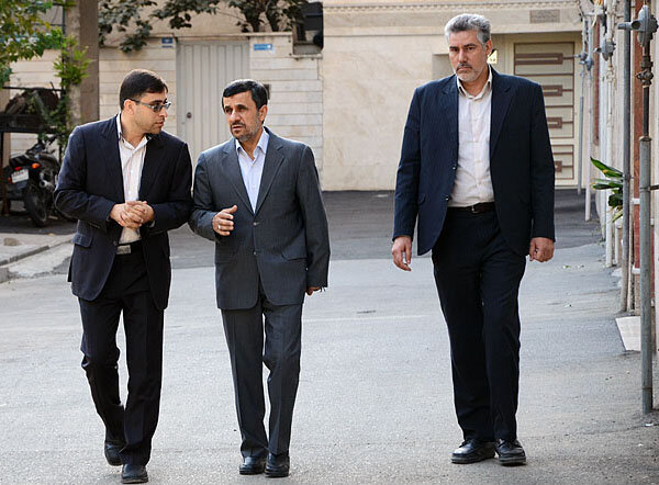حضور احمدی‌نژاد و خاتمی در یک مراسم / عکس